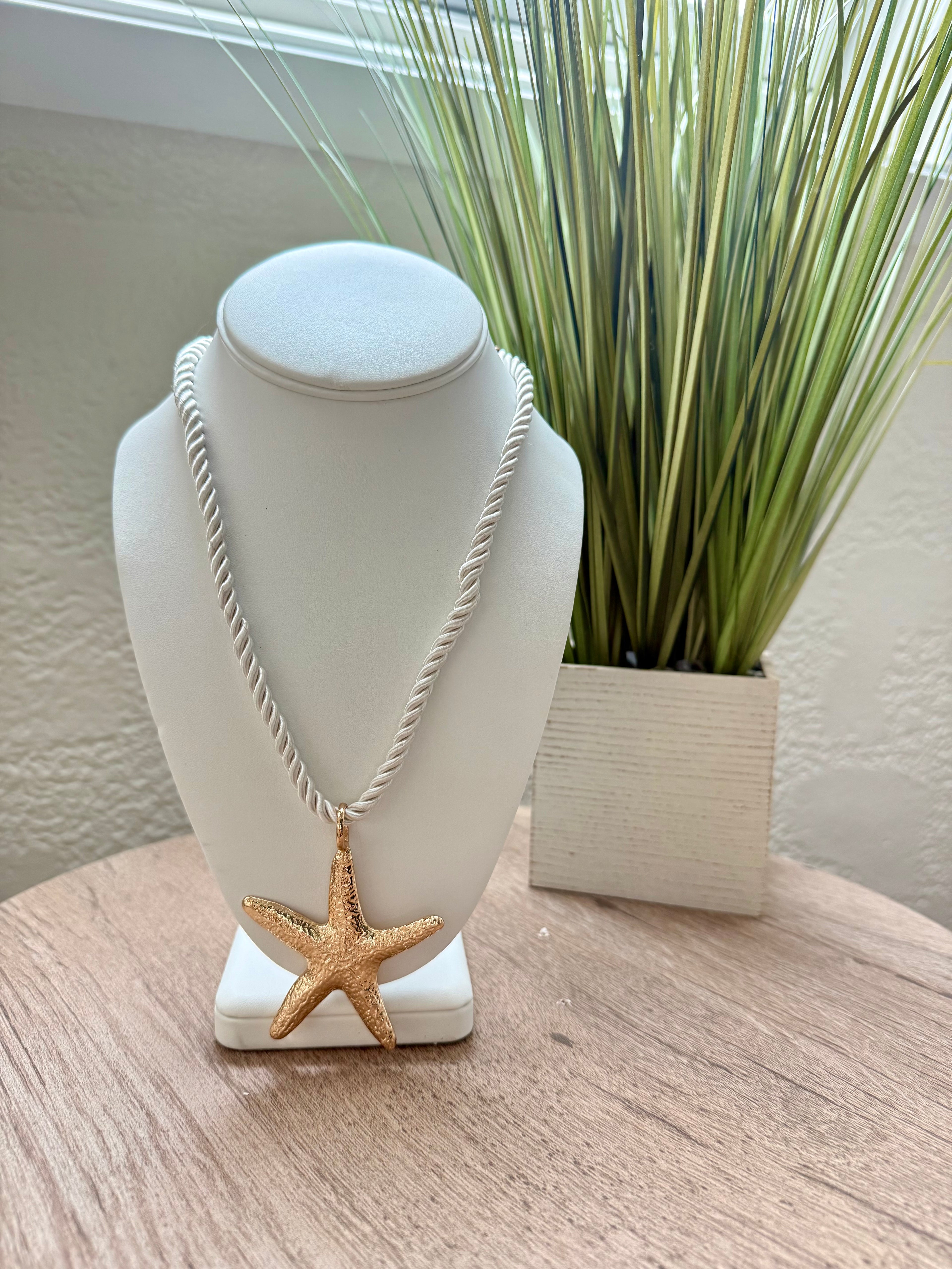 Starfish Necklace with gold pearls