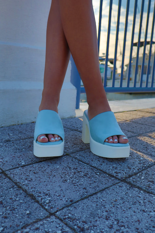 Coastal Cloud Platform Heel