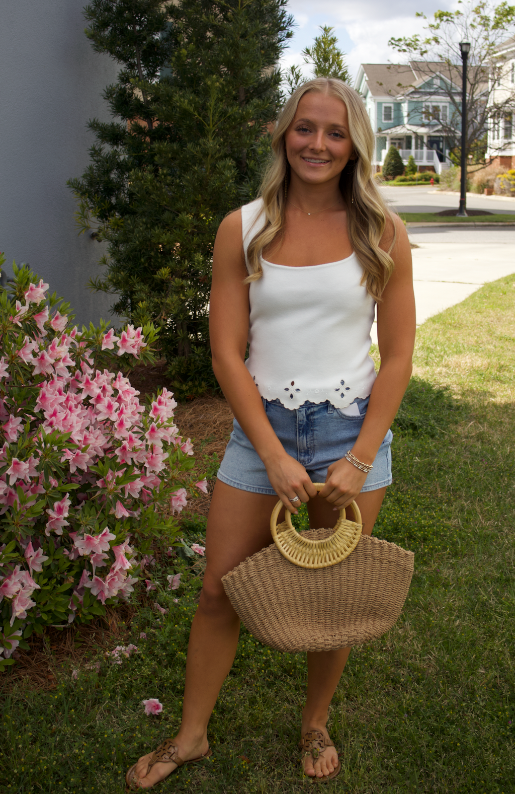 The Daisy Scalloped Tank-White